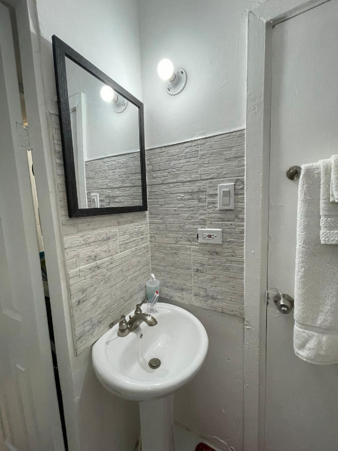 Blue Royalty Bed & Breakfast Portmore Bagian luar foto